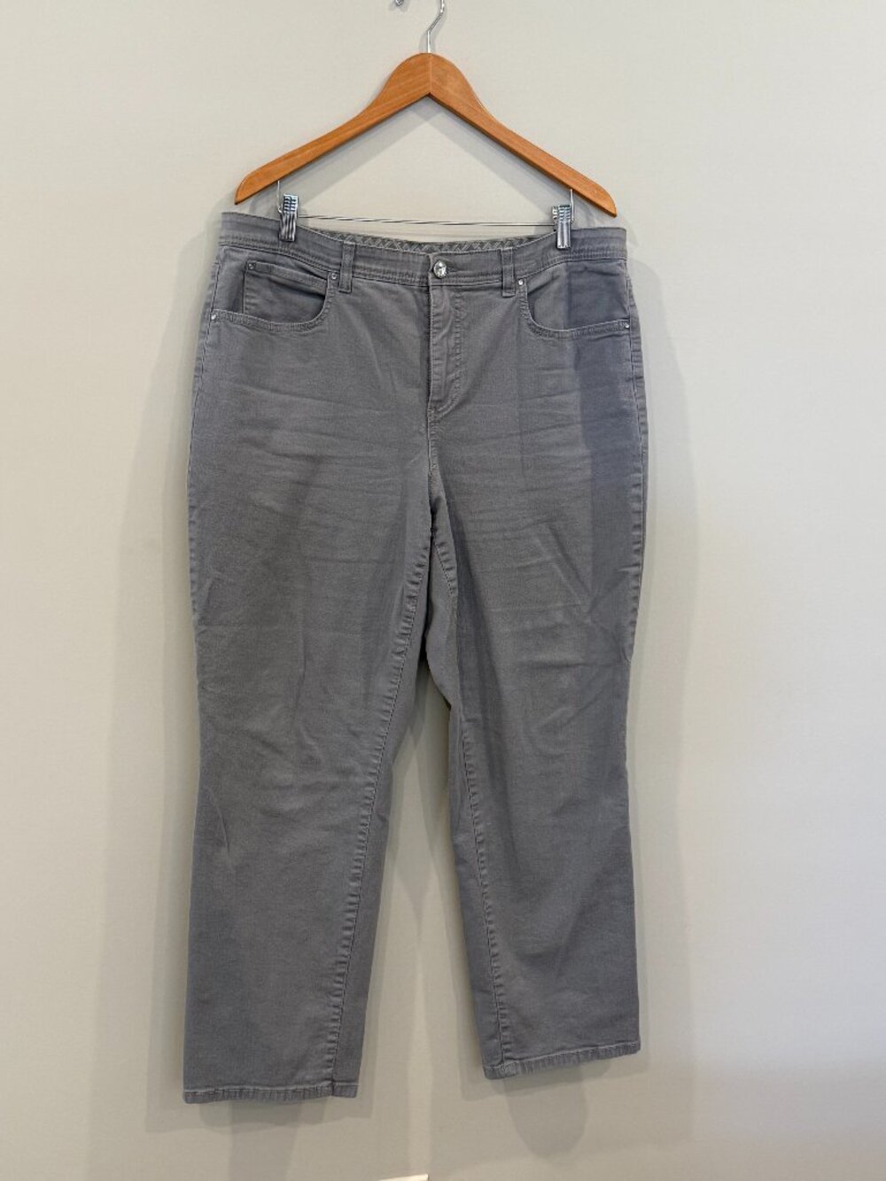 Straight Leg Light Gray Denim Jeans Size 18 - Picture 2 of 7